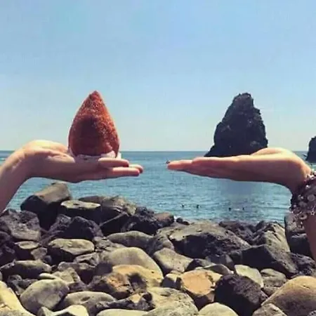 Lägenhet Lachea House Sul Mare Dei Ciclopi Aci Castello